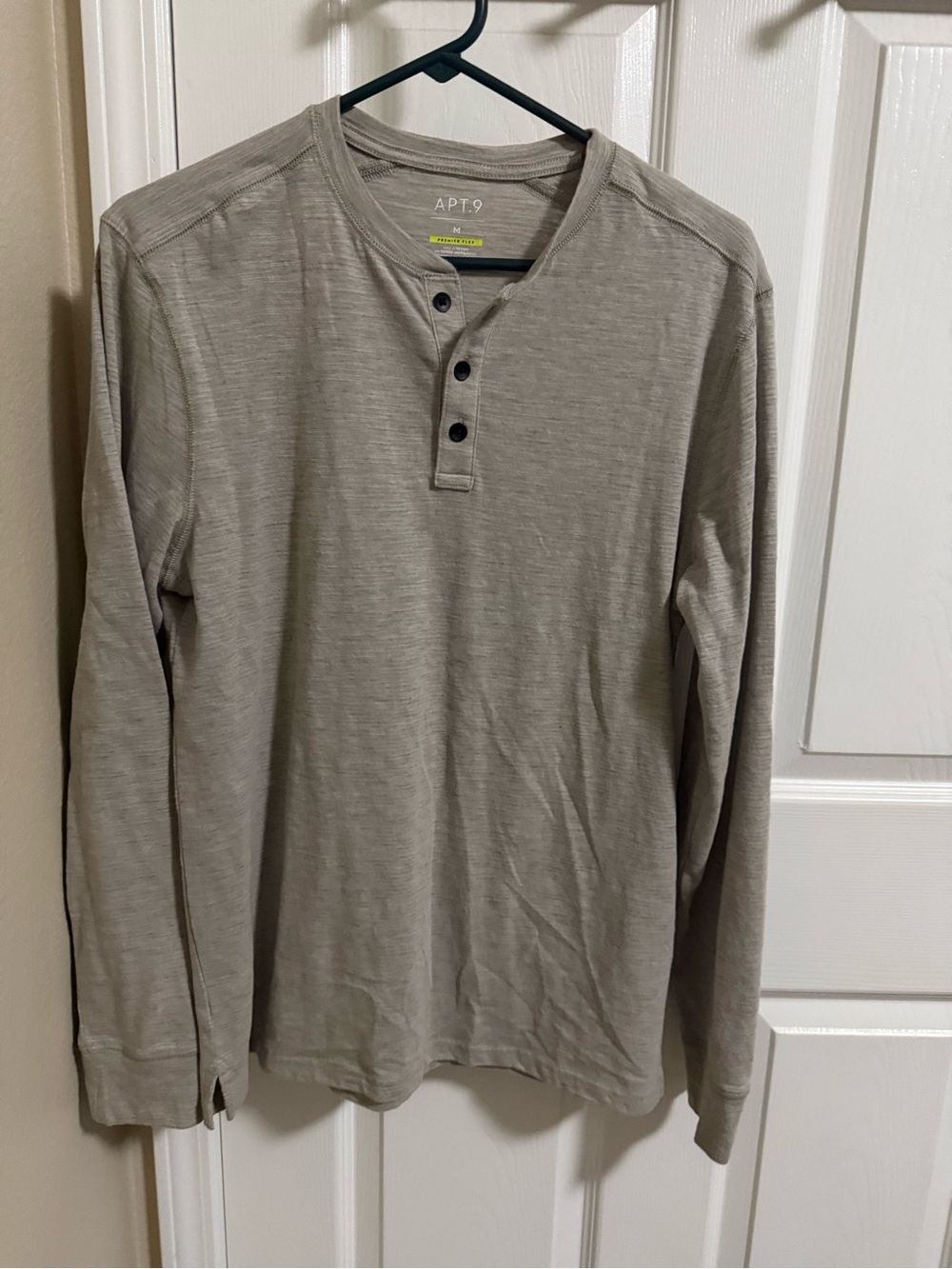 Apt. 9 Men's Long-Sleeve Henley in Light Gray